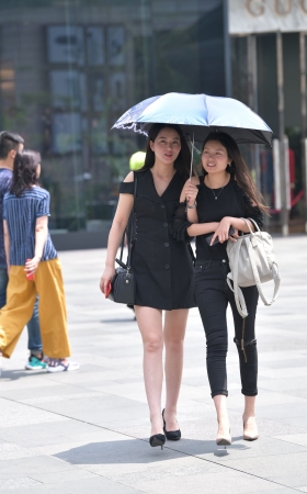 白皙美腿，高跟美女