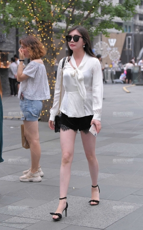雪白美腿高跟的女子 [18P]