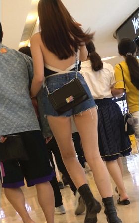 性感的长腿热裤月牙美女