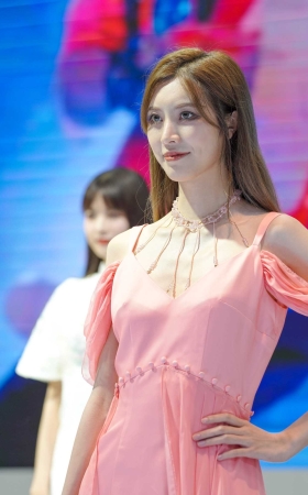 靓丽车模 [24P]