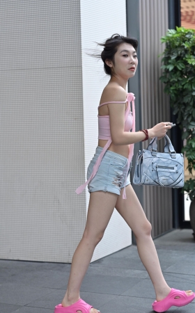 24060911-41
