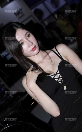 黑色连衣裙 [23P]