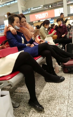 极品火车站候车的黑丝袜大美妞