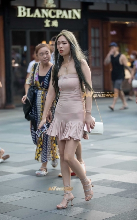 性感贴身短裙 [18P]