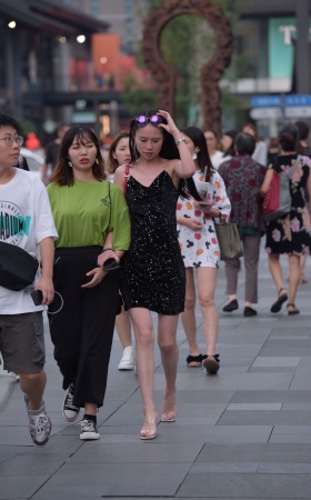 墨镜美女