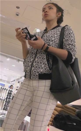 街拍高跟紧身丰臀外国妞，屁股蛋蛋圆有圆。[519 MB]