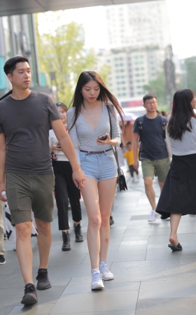 V领长发妹子