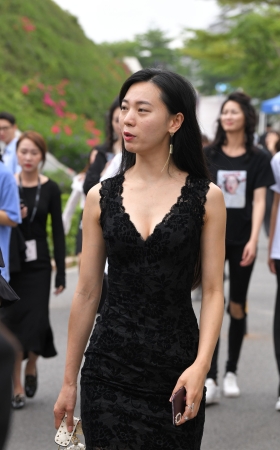 高跟肉丝黑裙