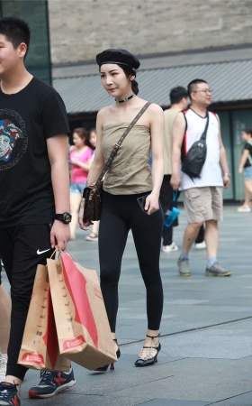 清秀骨感气质