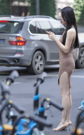 搭讪包臀裙美女