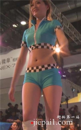 性感好身材美女模特舞台走秀。