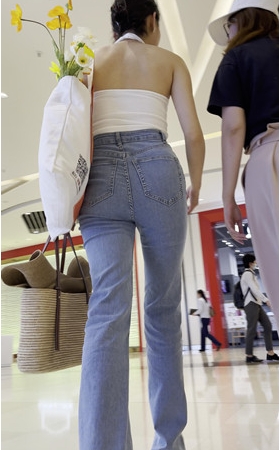 紧牛妹子