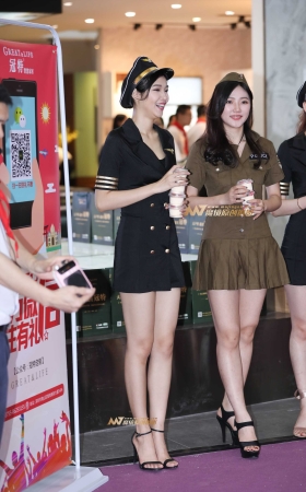 大长腿一字高跟凉鞋机长制服小姐姐 [19P]
