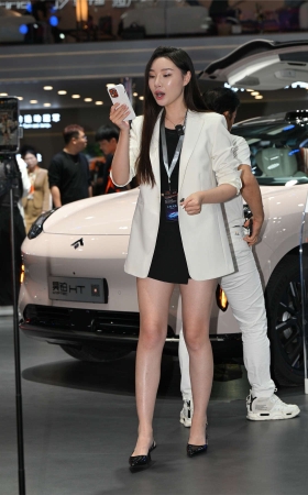 白色西装外套