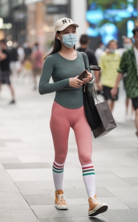 时尚的运动小姐姐