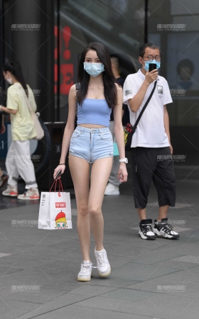 热裤美女,她这腿真心长啊 [25P]