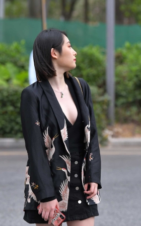 性感深V小姐姐 [13P]