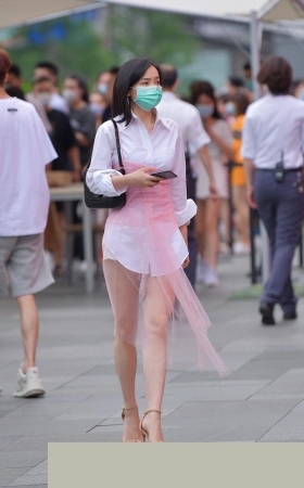 古驰门口的美腿美足小姐姐3A3578[497M]