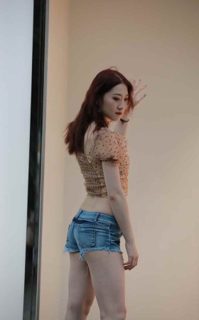 牛仔热裤美女 [132P-1.32GB] 