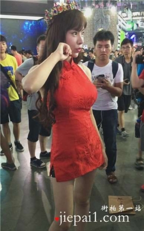 展会上红色性感气质丰满美眉 [431 MB]