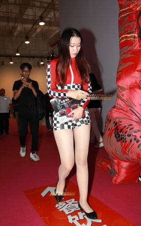 赛车服女郎 [17P]