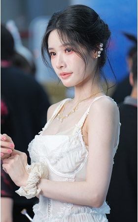 白皙美人(141P)