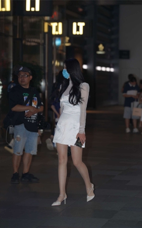 白色丝质裙