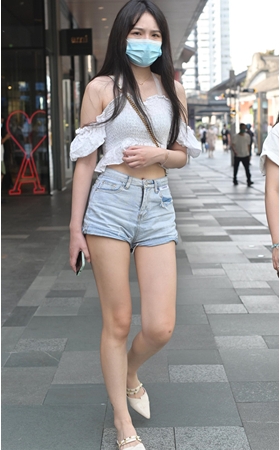 热裤美女(231P)
