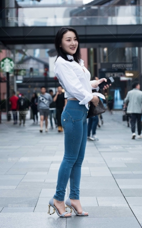 紧身牛子美女 [13P]