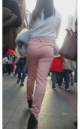 粉裤妹子
