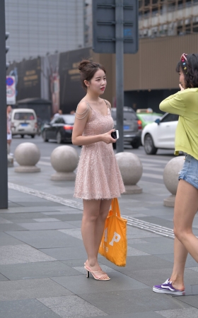 如她是我女朋友，我会呵护她一生