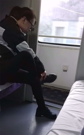 火车上我上铺的美女