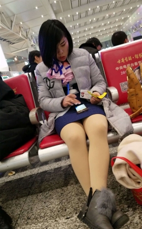 极品性感包臀裙街拍肉丝大长腿御姐