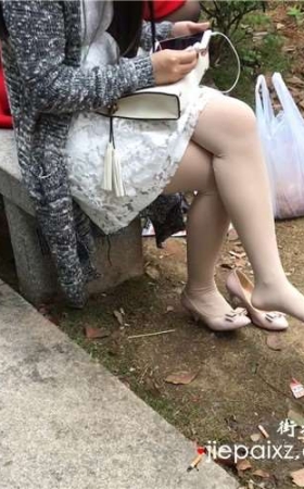街拍丝足高跟连衣裙性感美少妇