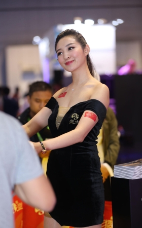 超气质女神级肉丝美腿小姐姐