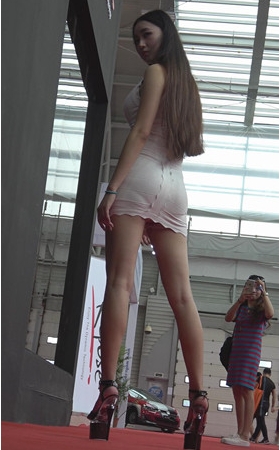 长发白裙美女