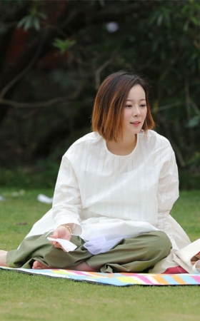 No828 雪白的甜美系女人，一双精品美足无可挑剔
