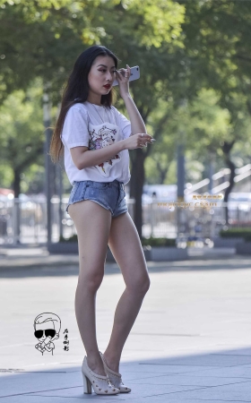 热裤美女火辣迷人 [30P]