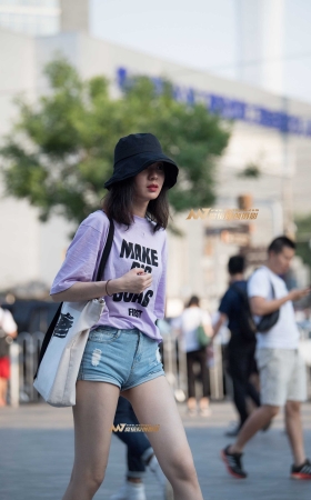 紧身热裤大长腿美女 [18P]