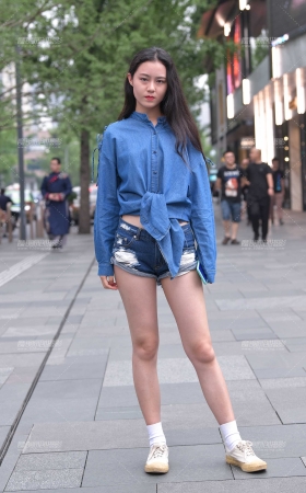 青春的热裤美眉 [19P]
