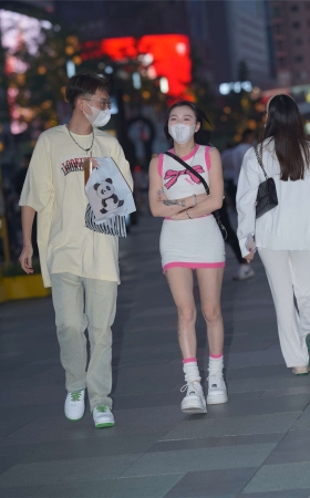 美臀美腿美眉