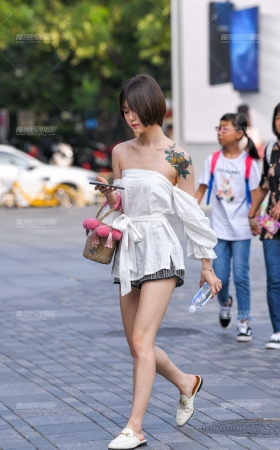 性感抹胸美女 [11P]