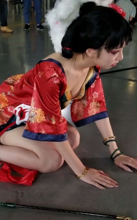 4K - 漫展cos的美眉, [1.19 GB/MP4]