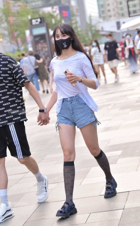 长腿热裤女友 [15P]
