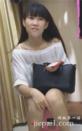 街拍超短热裤美臀女孩跟姐妹逛内衣店 [2.24 GB]