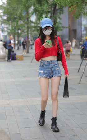 热裤女孩