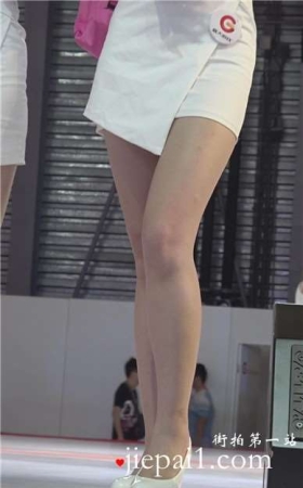 甜美小清新美腿showgirl美眉。