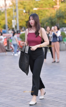 B98、傍晚邂逅紧身黑裤美女 [14P]
