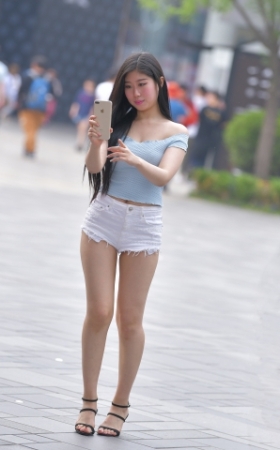 身材丰满性感美女