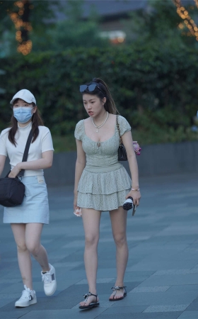 绿色纱裙